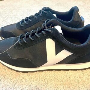 YRU Black and White Women's Sneakers US 10
